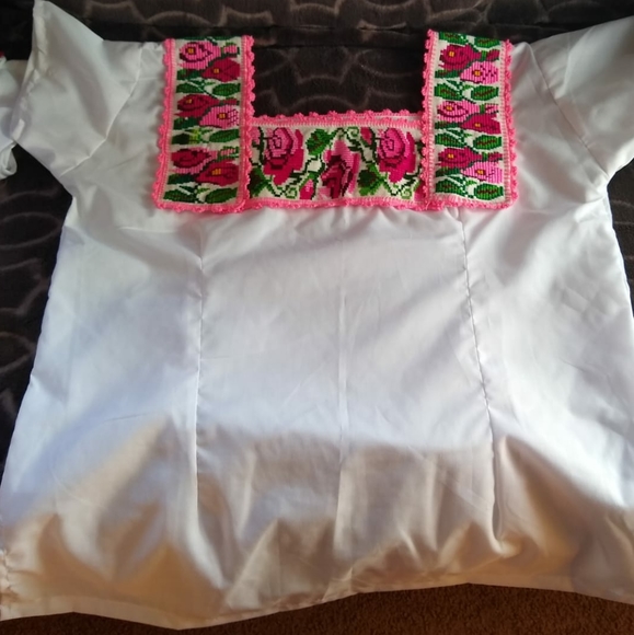 Mexican embroidered blouse - Picture 2 of 3